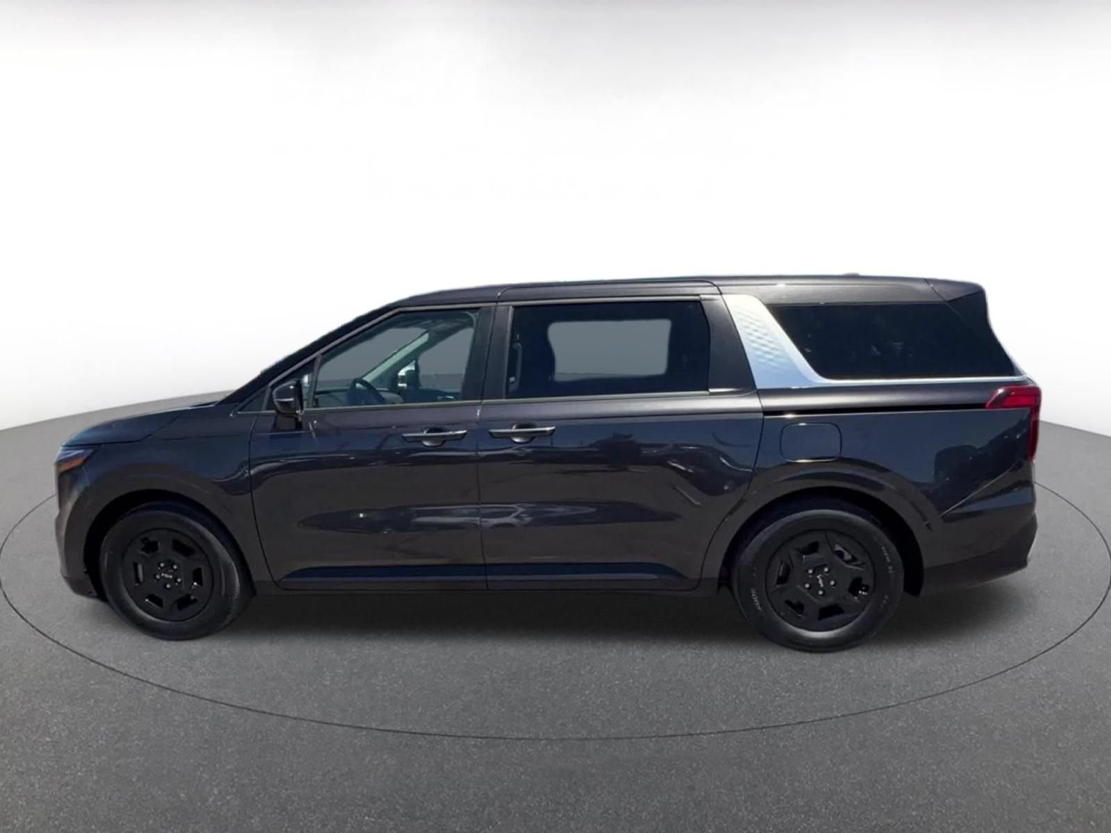 Used 2026 Kia Carnival FWD image 8