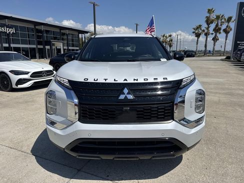 Used 2023 Mitsubishi Outlander SE AWD/4WD image 2