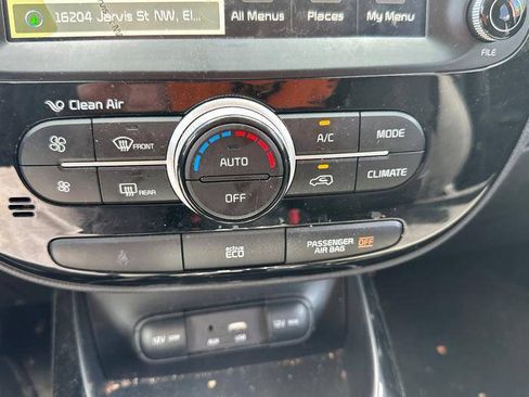 Used 2016 Kia Soul + w/ Audio Package FWD image 39