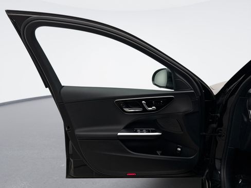 Used 2025 Mercedes-Benz C 300 Sedan image 9