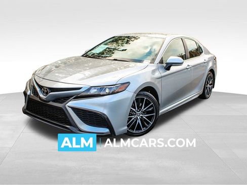 Used 2023 Toyota Camry SE image 1