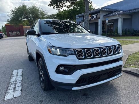 Used 2025 Jeep Compass Limited AWD/4WD image 2