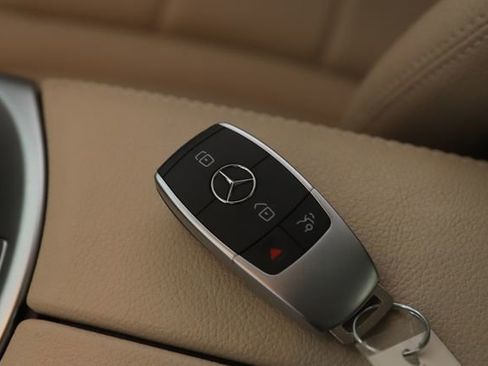 Used 2019 Mercedes-Benz C 300 4MATIC Sedan image 20