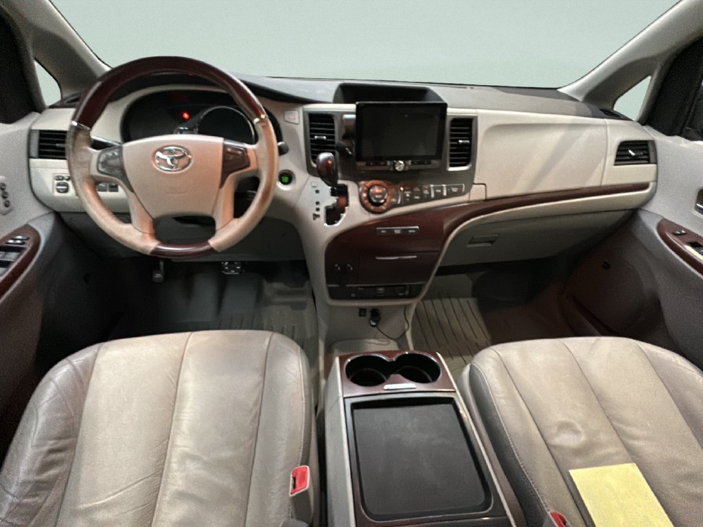 Used 2011 Toyota Sienna Limited AWD/4WD image 3
