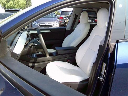 Used 2022 Tesla Model Y Long Range AWD/4WD image 12