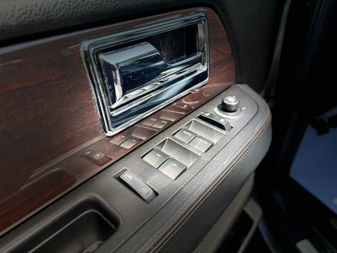 Used 2016 Lincoln Navigator Reserve AWD/4WD image 16