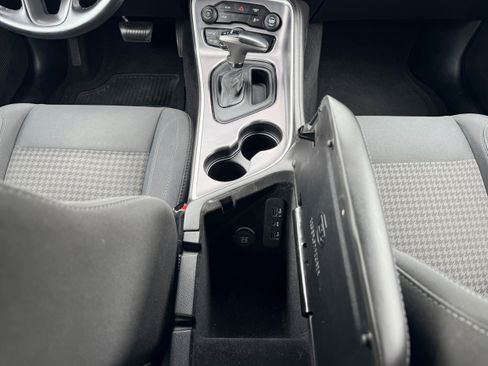 Used 2019 Dodge Challenger SXT RWD image 20
