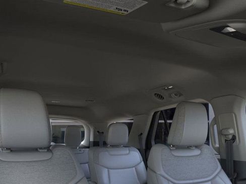 New 2025 Ford Explorer Active w/ Active Comfort Package image 22
