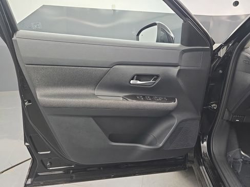 Used 2025 Nissan Kicks SV AWD/4WD image 21