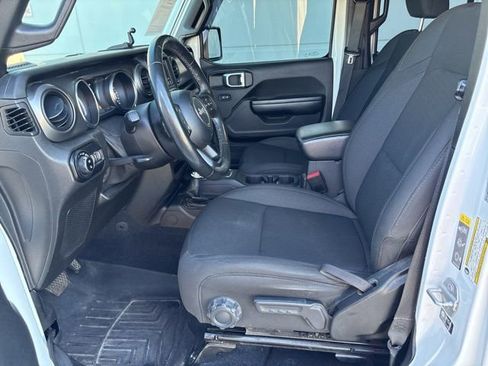 Used 2021 Jeep Gladiator Sport image 11