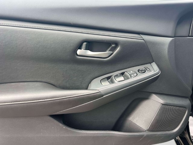 Used 2025 Nissan Sentra SV FWD image 17