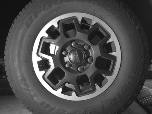 Used 2025 Toyota Tacoma TRD Off-Road image 13