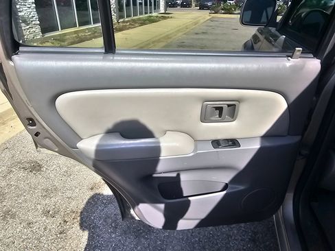 Used 2002 Toyota 4Runner SR5 RWD image 10