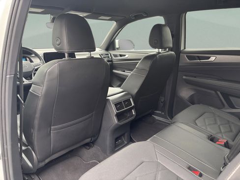 Used 2024 Volkswagen Atlas Cross Sport SE image 28