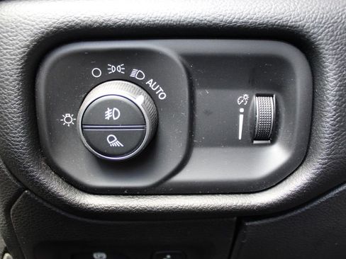 Used 2020 RAM 1500 Sport w/ Comfort & Convenience Group AWD/4WD image 22