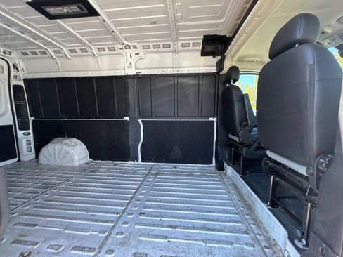 Used 2025 RAM ProMaster 2500 w/ Convenience Group FWD image 9