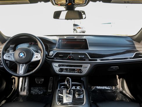 Used 2020 BMW 750i xDrive w/ Executive Package image 14