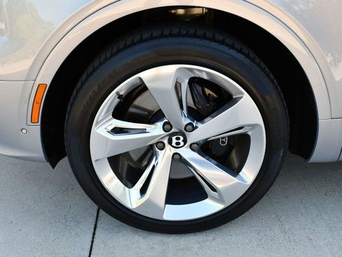 Used 2023 Bentley Bentayga Extended Wheelbase AWD/4WD image 78