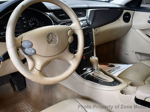 Used 2007 Mercedes-Benz CLS 550 w/ P1 Pkg image 8