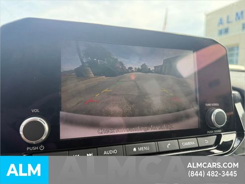 Used 2025 Nissan Pathfinder SV FWD image 15