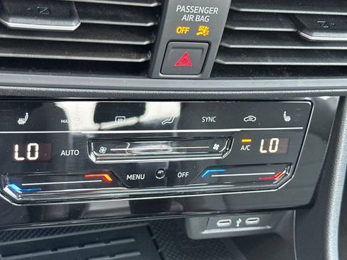 Used 2025 Volkswagen Jetta SE FWD image 20