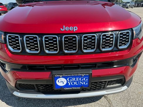 Used 2025 Jeep Compass Limited AWD/4WD image 29