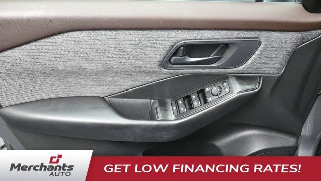 Used 2023 Nissan Rogue S AWD/4WD image 19