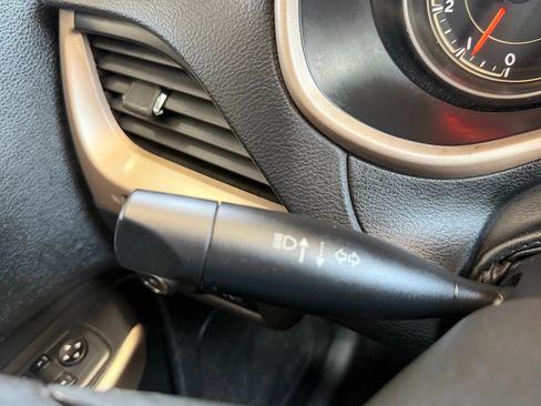 Used 2017 Jeep Cherokee Limited AWD/4WD image 11