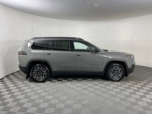 Used 2026 Jeep Cherokee Laredo AWD/4WD image 8