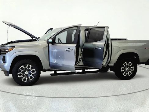 Used 2026 Chevrolet Colorado Z71 w/ Technology Package AWD/4WD image 9