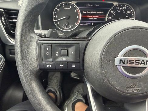 Used 2021 Nissan Rogue SV image 12