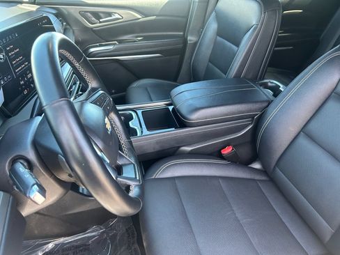 Used 2025 Chevrolet Traverse LT FWD image 19