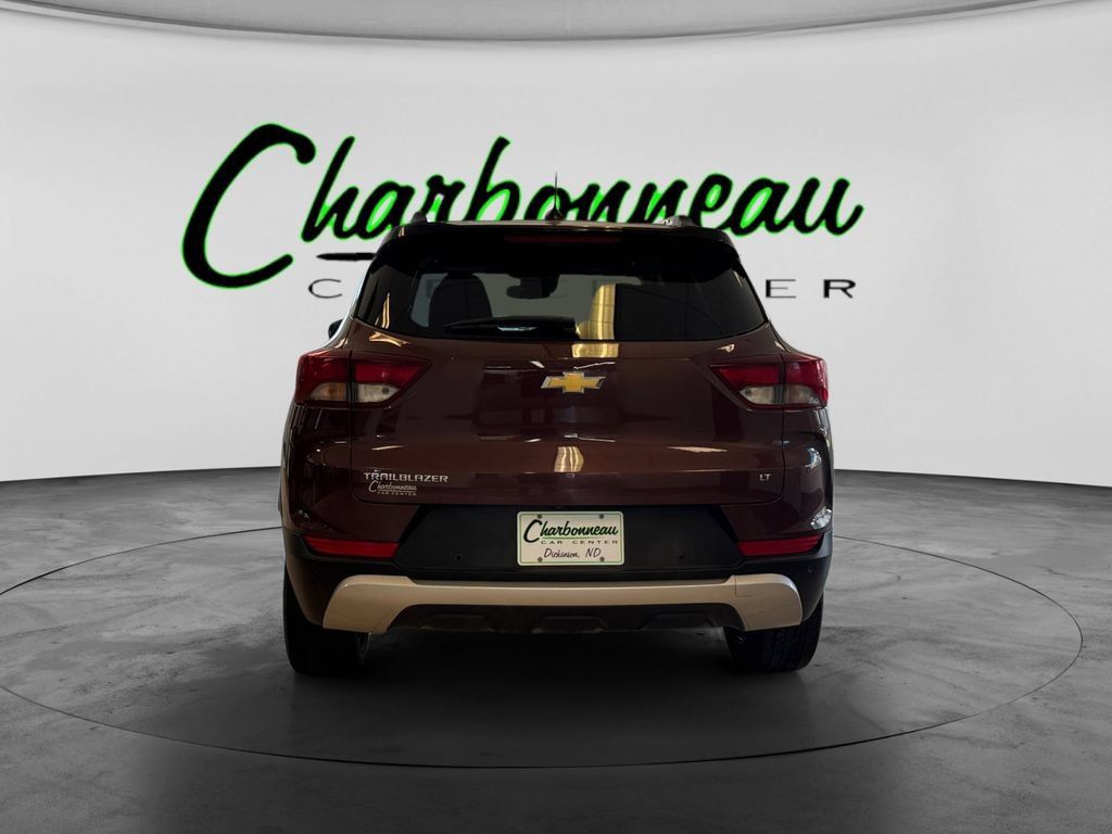 Used 2022 Chevrolet TrailBlazer LT w/ Convenience Package FWD image 4