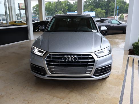 Used 2019 Audi Q5 2.0T Premium Plus w/ Premium Plus Package AWD/4WD image 3