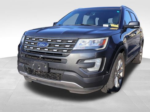 Used 2017 Ford Explorer Limited w/ Equipment Group 301A AWD/4WD image 2