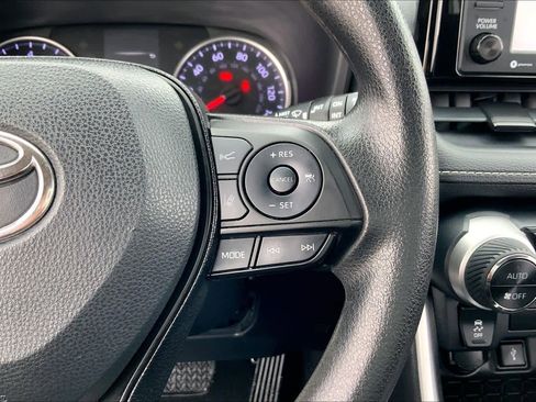 Used 2021 Toyota RAV4 XLE image 23