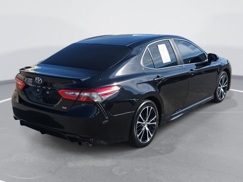 Used 2018 Toyota Camry SE image 5