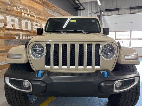 Used 2022 Jeep Wrangler Unlimited Sahara image 11