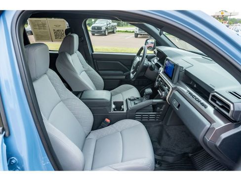 Used 2026 Toyota Tacoma SR5 AWD/4WD image 18