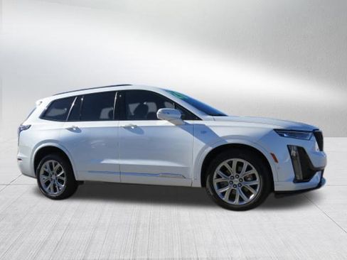 Used 2020 Cadillac XT6 Sport w/ Platinum Package image 2