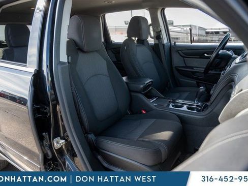 Used 2017 Chevrolet Traverse LT image 24