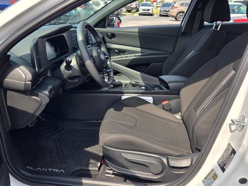 Certified 2025 Hyundai Elantra Sport FWD image 5