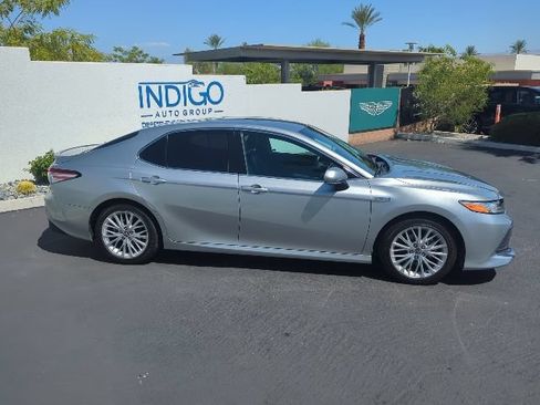 Used 2018 Toyota Camry XLE FWD image 4