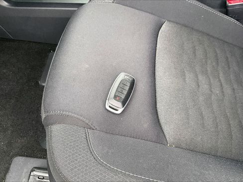 Used 2025 Nissan Pathfinder SV AWD/4WD image 18