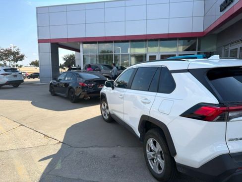 Used 2019 Toyota RAV4 XLE FWD image 8