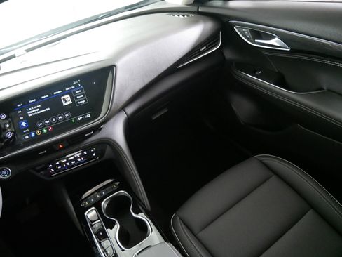 Used 2023 Buick Envision Essence image 11