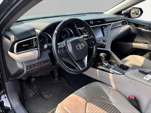 Used 2018 Toyota Camry SE w/ Convenience Package FWD image 17