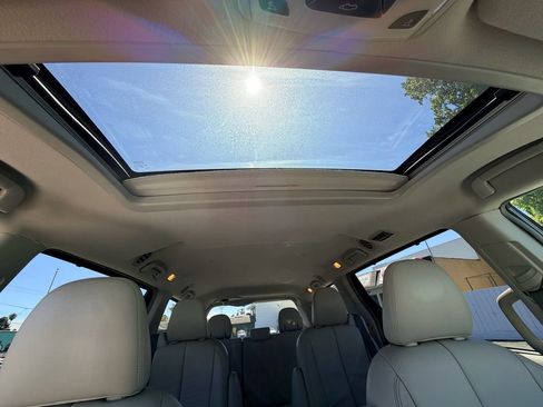 Used 2014 Toyota Sienna XLE AWD/4WD image 16