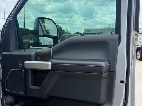 Used 2020 Ford F250 Lariat w/ Lariat Ultimate Package AWD/4WD image 19