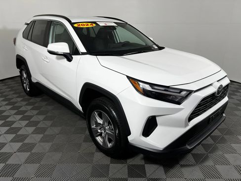 Used 2024 Toyota RAV4 XLE FWD image 3